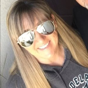 Meet your Posher, Sharon